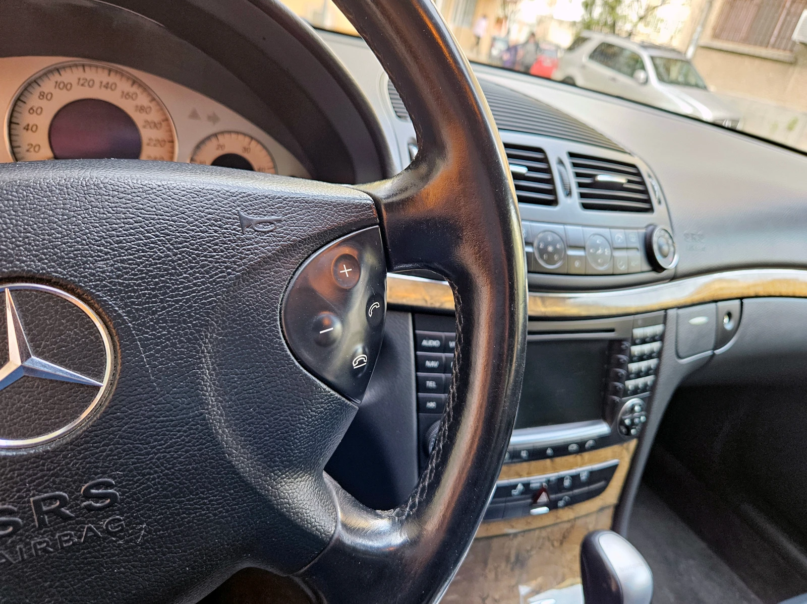 Mercedes-Benz E 270 CDI Avantgarde, снимка 5 - Автомобили и джипове - 54223284