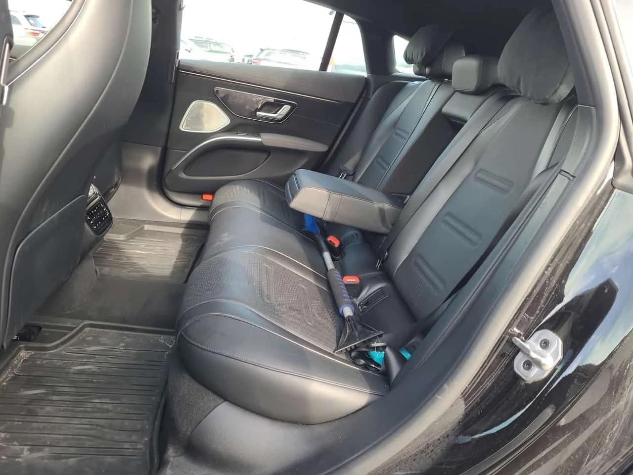 Mercedes-Benz EQS AMG| HEAD-UP с AR| BURMESTER| PANO| 2 КЛЮЧА| , снимка 12 - Автомобили и джипове - 54227535