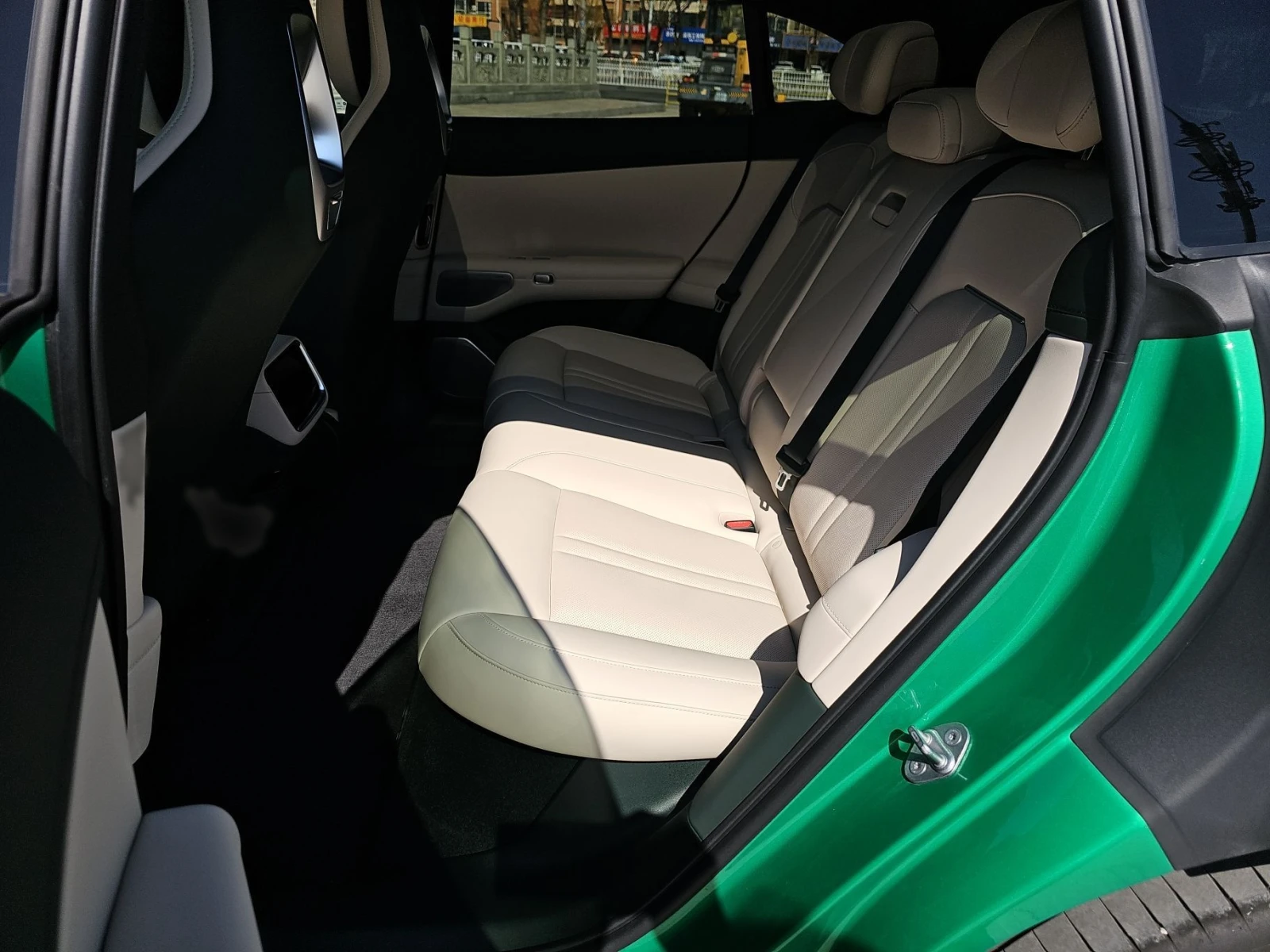 Xiaomi YU7 RWD 96.3kWh, снимка 13 - Автомобили и джипове - 54243502