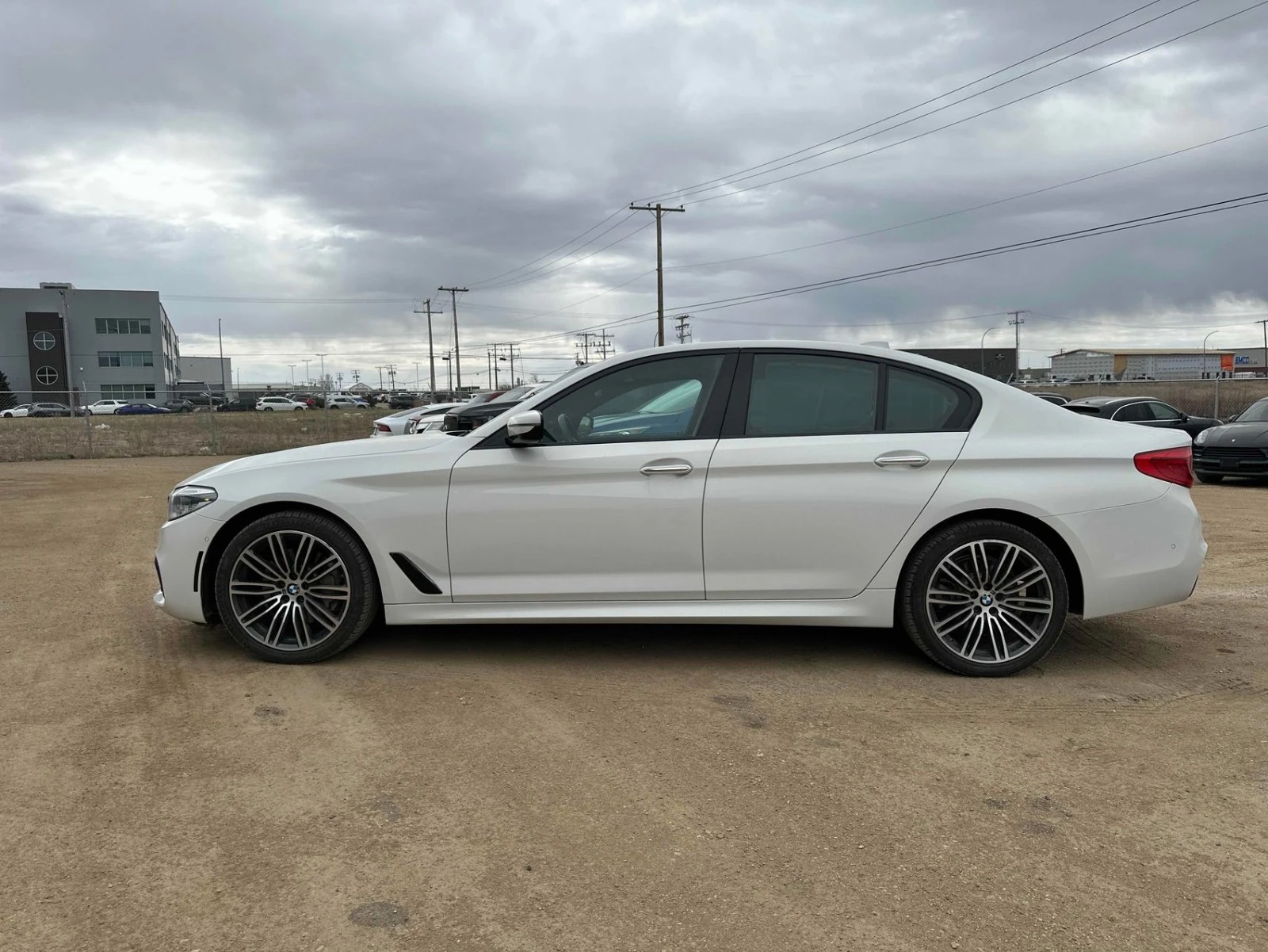 BMW 530 MPACK* HEADUP* HARMAN* 360* М.ТОЧКА, снимка 3 - Автомобили и джипове - 54460234