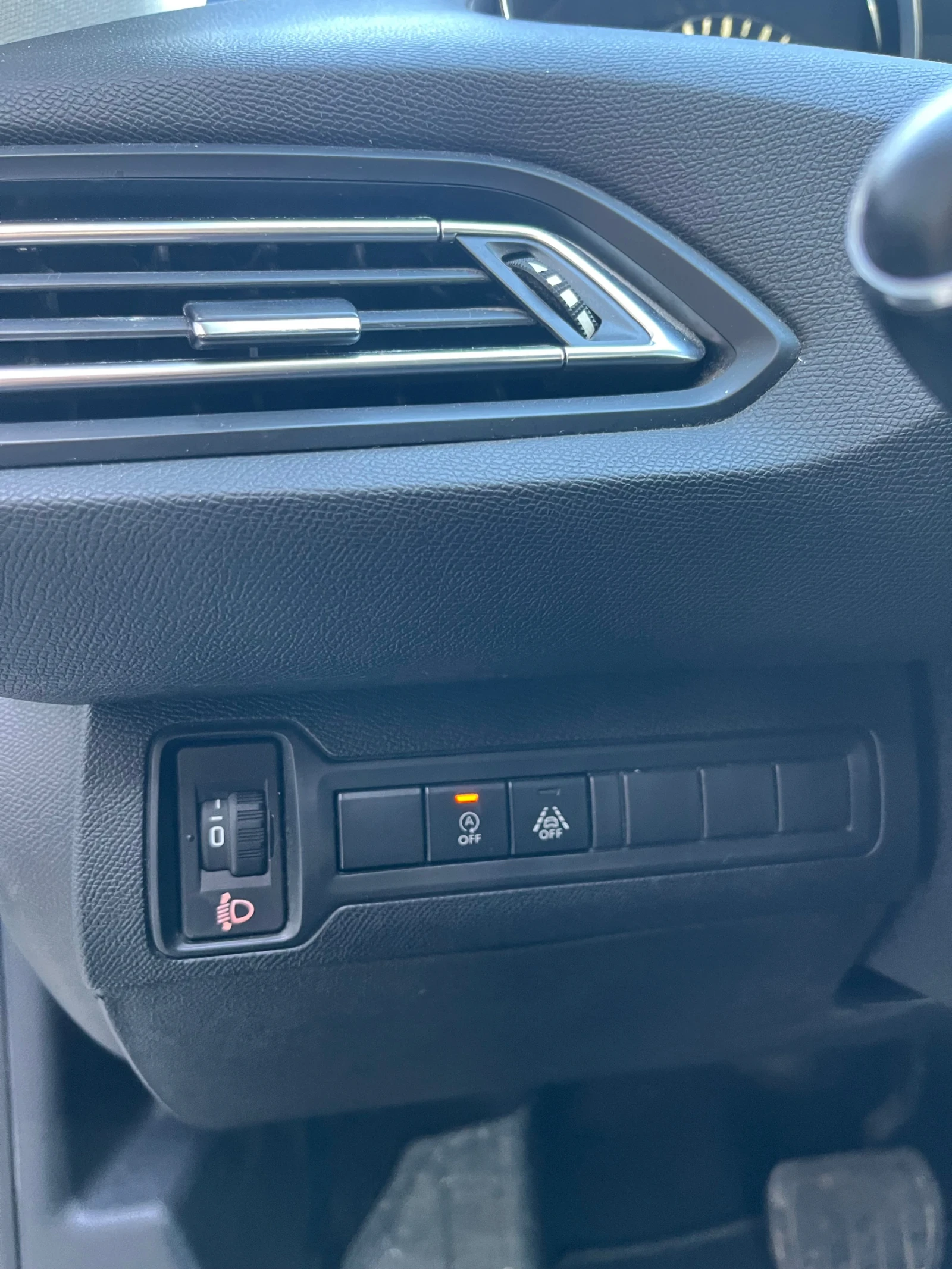 Peugeot 308 1.6 HDI Facelift, снимка 11 - Автомобили и джипове - 54499873