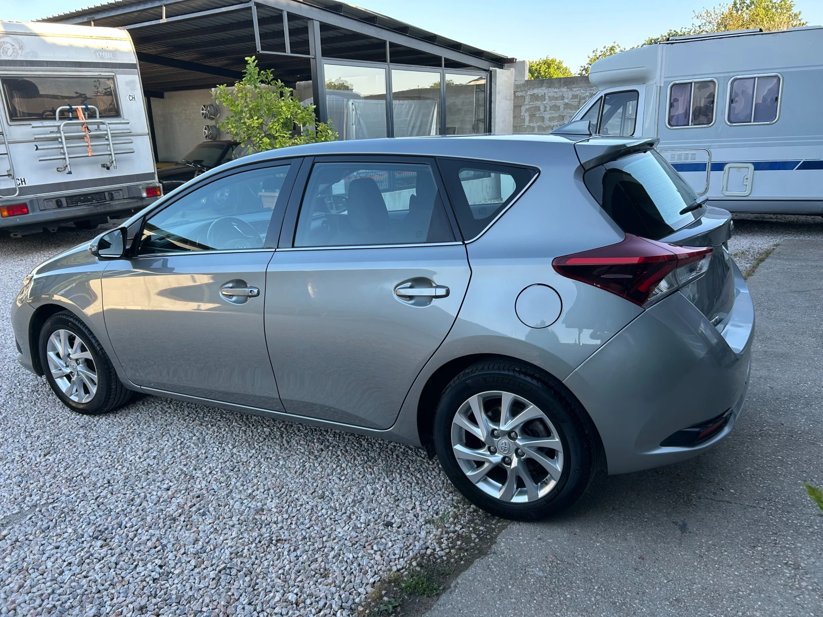 Toyota Auris 1.2 BENZIN, снимка 3 - Автомобили и джипове - 55105281