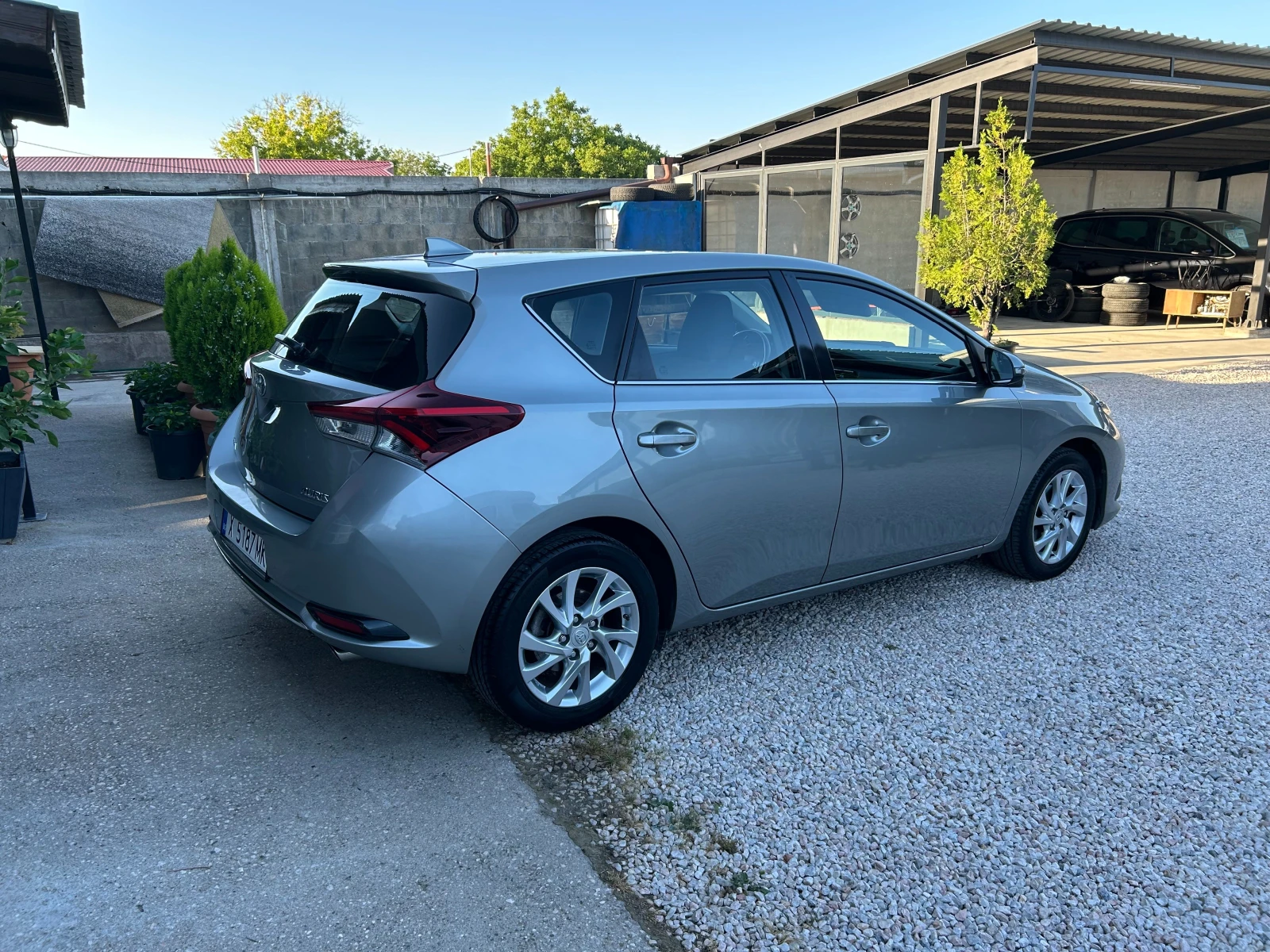 Toyota Auris 1.2 BENZIN, снимка 5 - Автомобили и джипове - 55105281