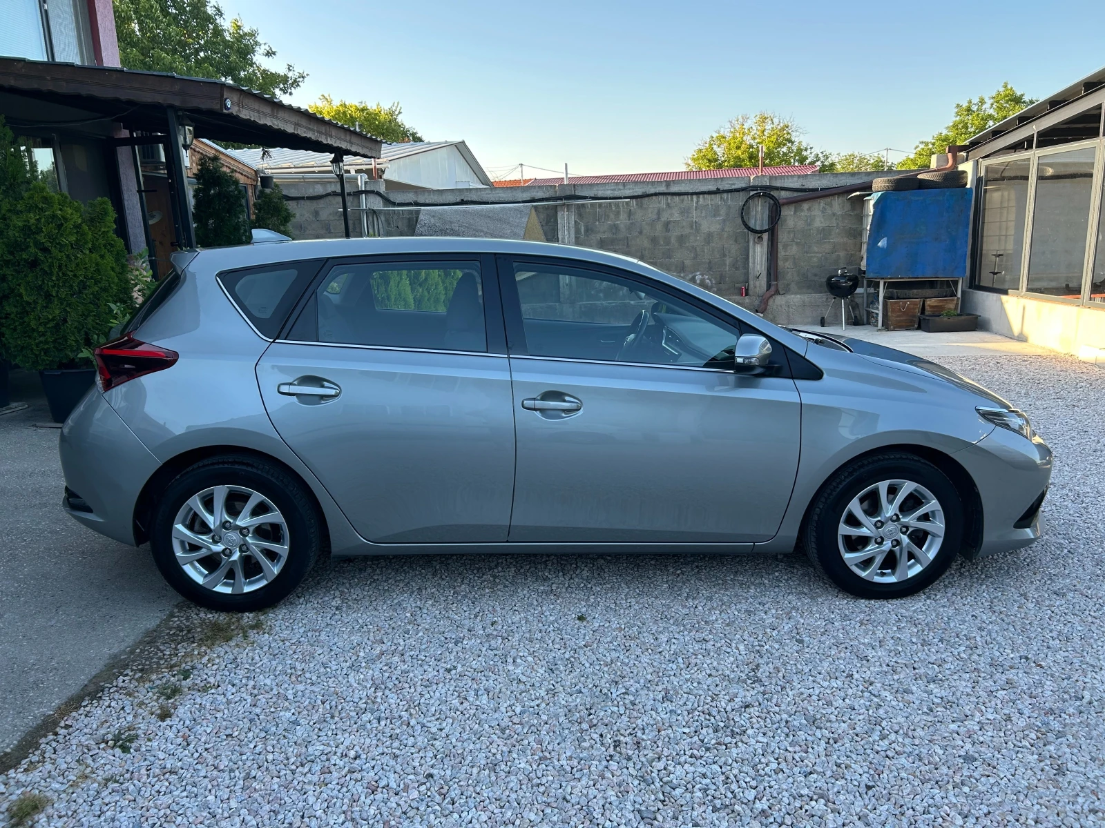 Toyota Auris 1.2 BENZIN, снимка 6 - Автомобили и джипове - 55105281