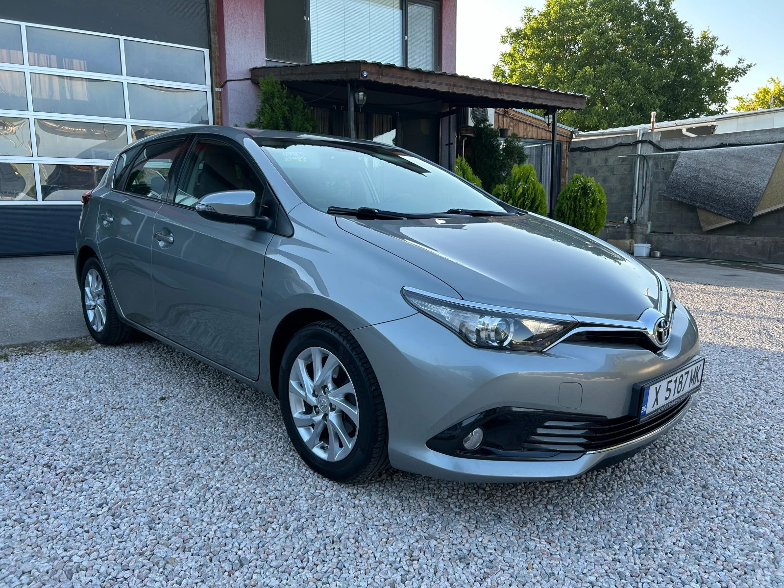 Toyota Auris 1.2 BENZIN, снимка 7 - Автомобили и джипове - 55105281