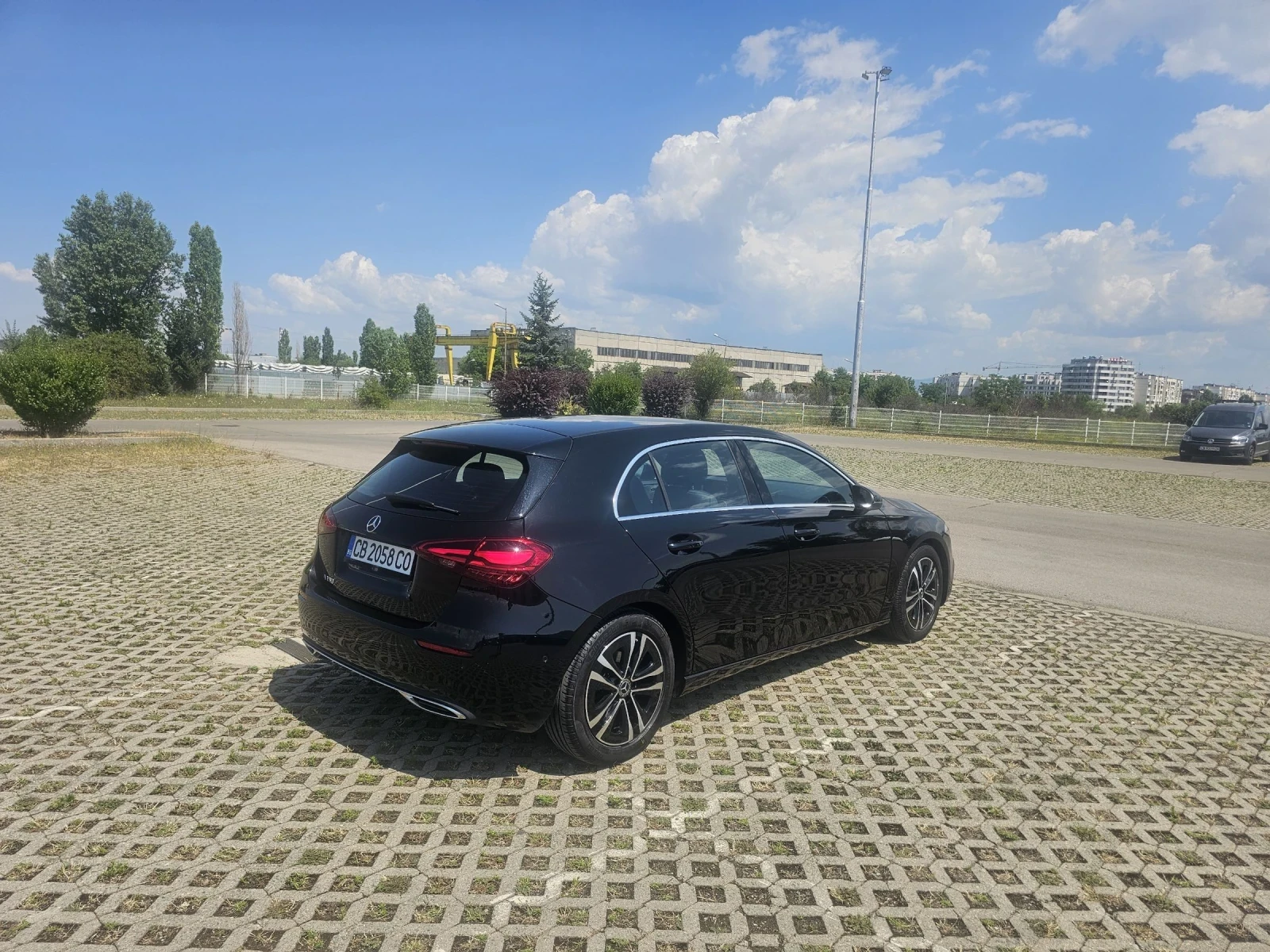 Mercedes-Benz A 180 Бензин- Електро, снимка 4 - Автомобили и джипове - 55322558