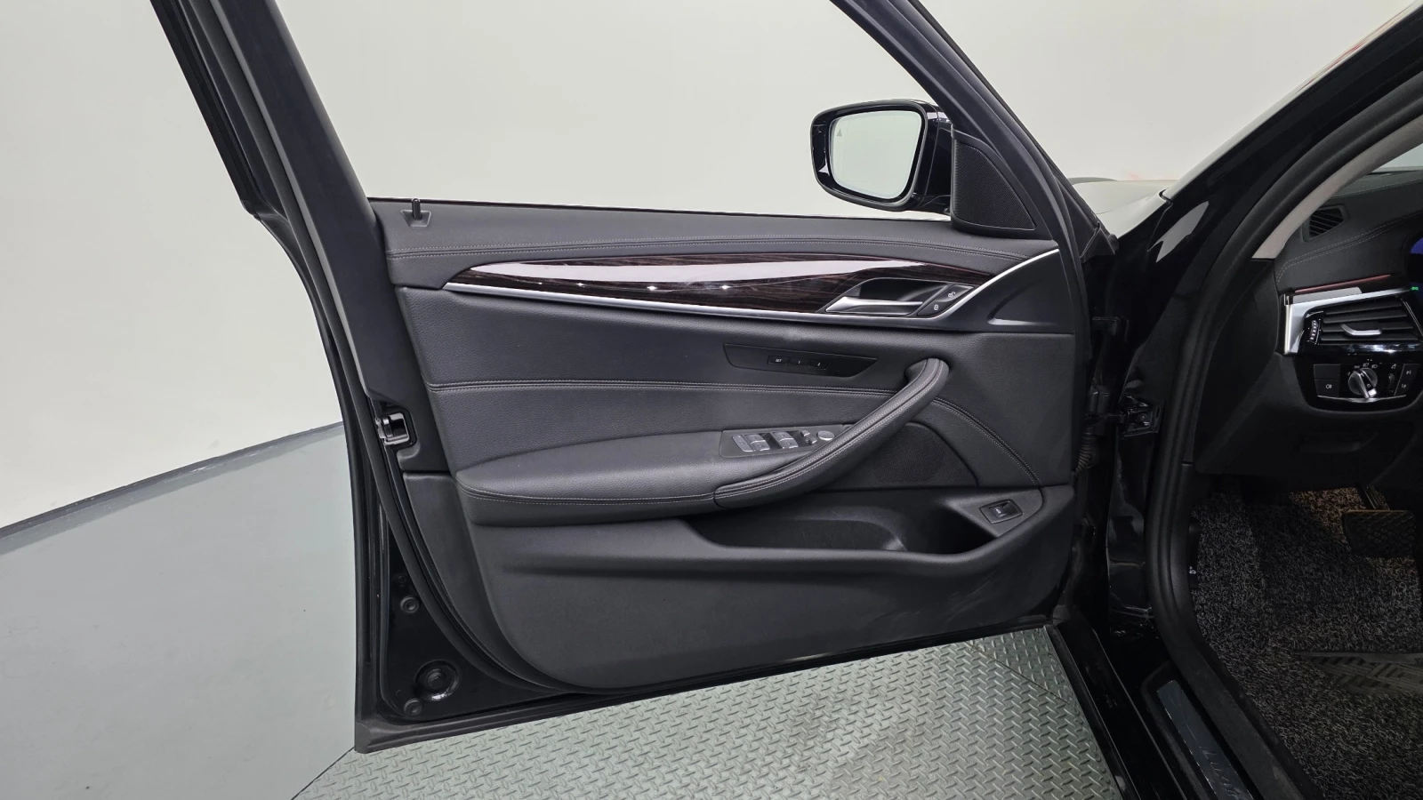 BMW 520 520i Luxury | HUD | 360  | MEMORY, снимка 16 - Автомобили и джипове - 55430315