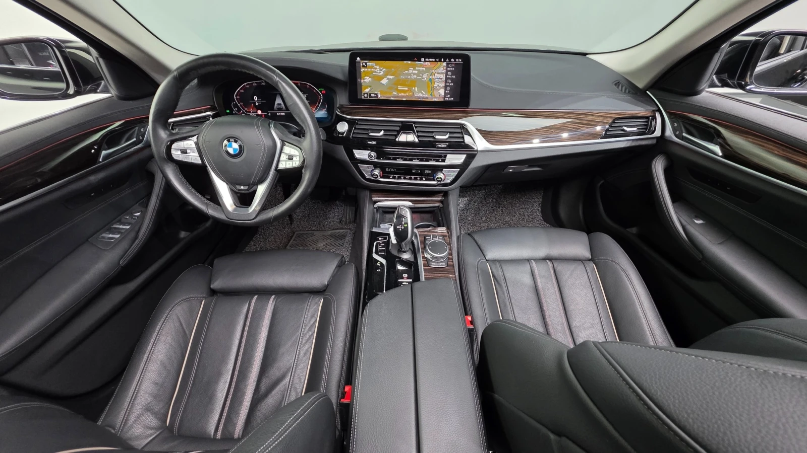 BMW 520 520i Luxury | HUD | 360  | MEMORY, снимка 6 - Автомобили и джипове - 55430315