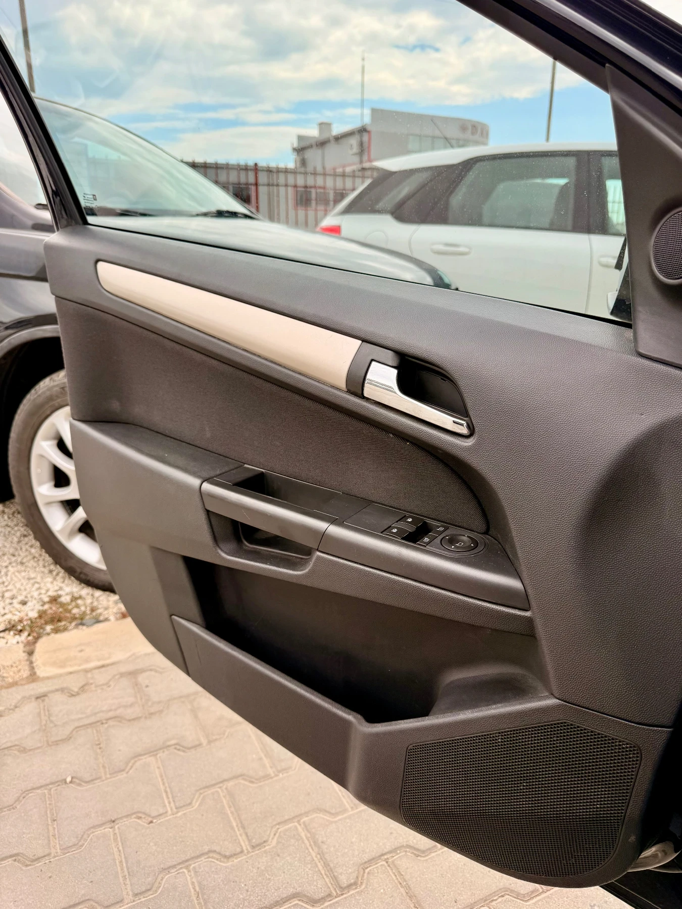 Opel Astra 1.6* LPG* Топ* Реална* Клима* , снимка 16 - Автомобили и джипове - 55971278