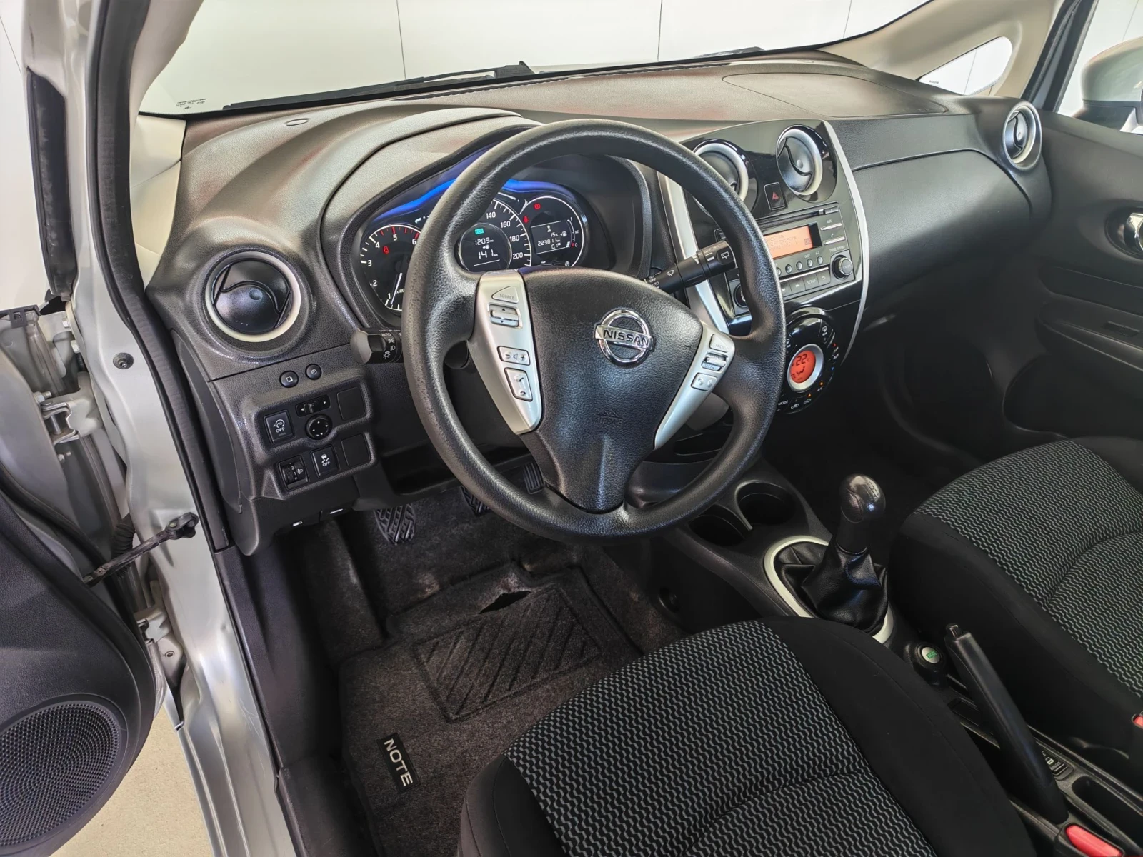 Nissan Note 1.5 90kc, снимка 11 - Автомобили и джипове - 56652031