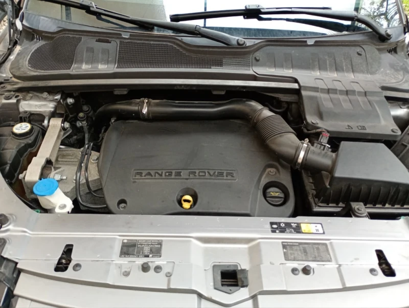 Land Rover Range Rover Evoque 2.2 TD4 Luxury, снимка 12 - Автомобили и джипове - 51996949