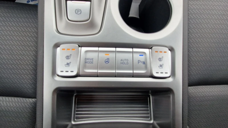 Hyundai Kona 64KWh/Premium/SOH96%, снимка 12 - Автомобили и джипове - 52557423