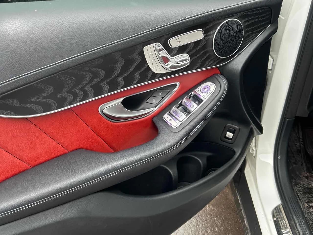 Mercedes-Benz GLC 300 ШИБИДАХ/360 КАМЕРИ/AMBIENT, снимка 12 - Автомобили и джипове - 54011431