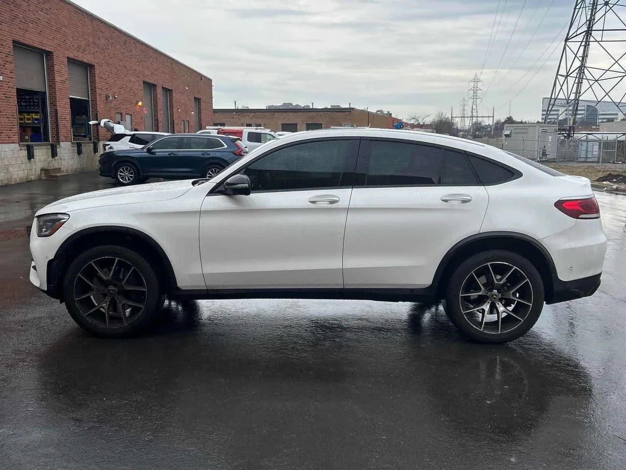 Mercedes-Benz GLC 300 ШИБИДАХ/360 КАМЕРИ/AMBIENT, снимка 3 - Автомобили и джипове - 54011431