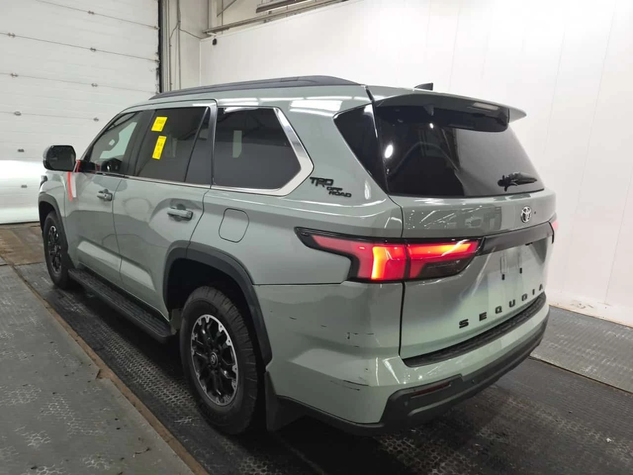 Toyota Sequoia 4WD  CARFAX, снимка 4 - Автомобили и джипове - 54370529