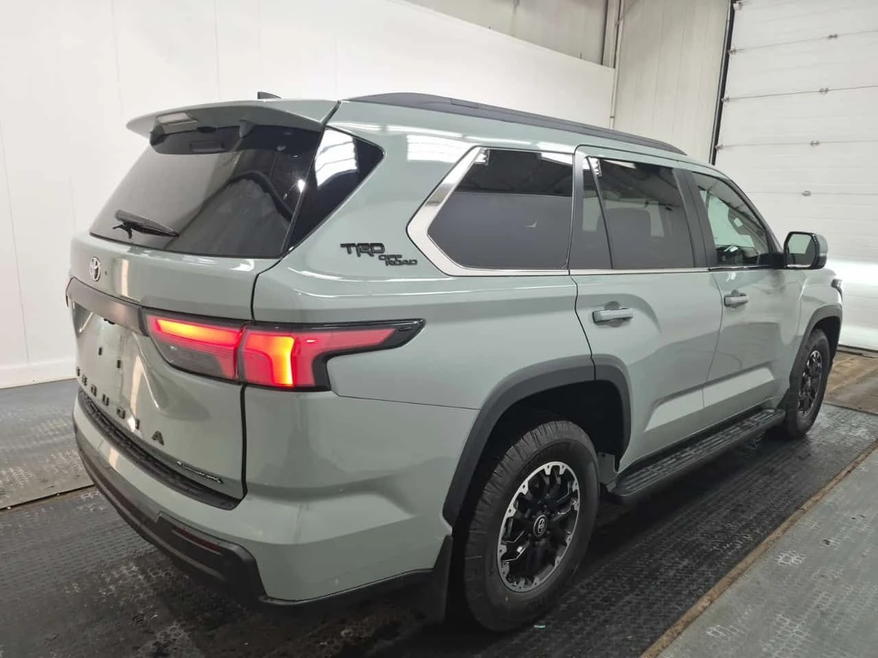 Toyota Sequoia 4WD  CARFAX, снимка 8 - Автомобили и джипове - 54370529