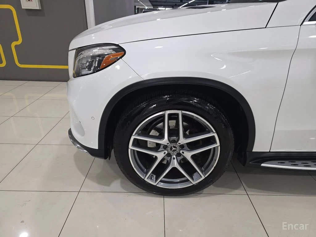 Mercedes-Benz GLE 350 AMG* PACK* HARMON* KARDON* ОБДУХВАНЕ* КАМЕРА* КЕЙЛ, снимка 2 - Автомобили и джипове - 54417697