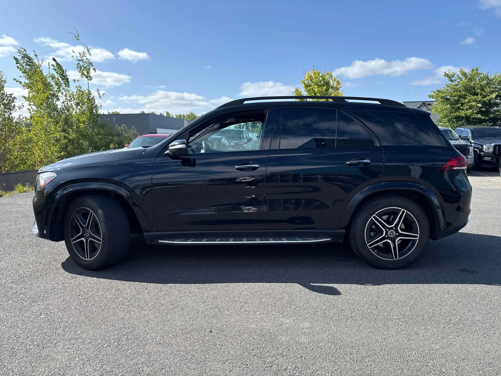 Mercedes-Benz GLE 450 AMG /Distronic/Burmester/360/Hud/Carfax/Автокредит, снимка 16 - Автомобили и джипове - 56056747