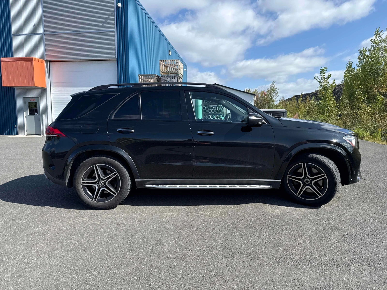 Mercedes-Benz GLE 450 AMG /Distronic/Burmester/360/Hud/Carfax/Автокредит, снимка 3 - Автомобили и джипове - 56056747