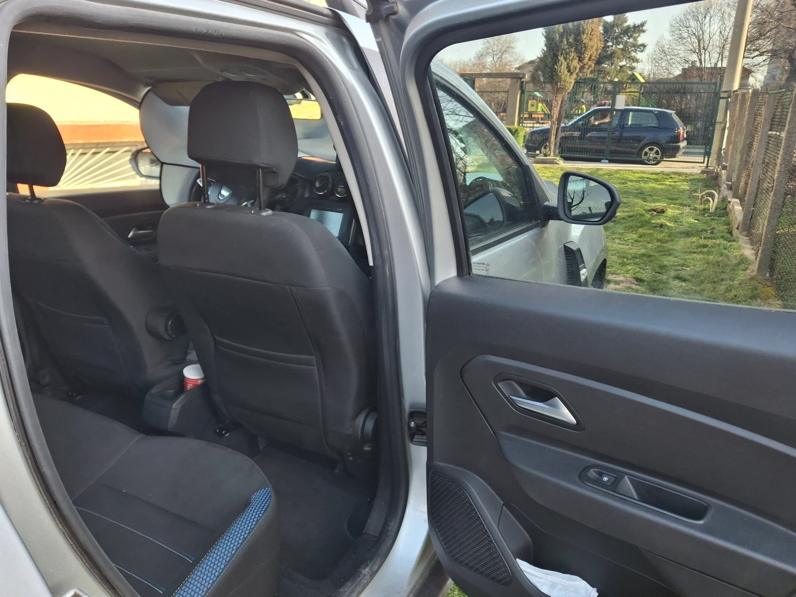 Dacia Duster Газ, снимка 4 - Автомобили и джипове - 56261262