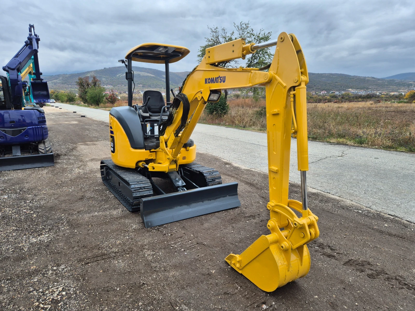 Багер Komatsu PC3OMR / 3 тона / РЕАЛНА ГОДИНА И ЧАСОВЕ / НАЛИЧЕН - изображение 7