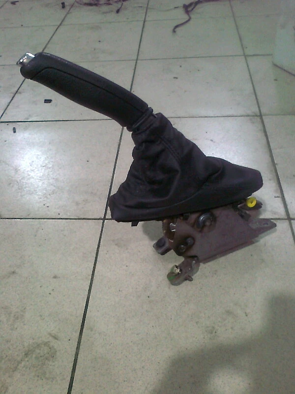 ръчна спирачка за Пежо 407 2.2 16В