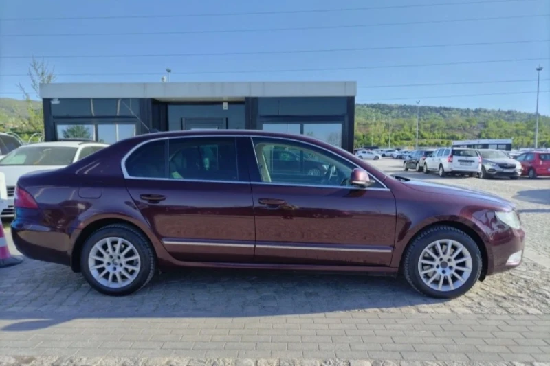 Skoda Superb, снимка 4 - Автомобили и джипове - 48398635