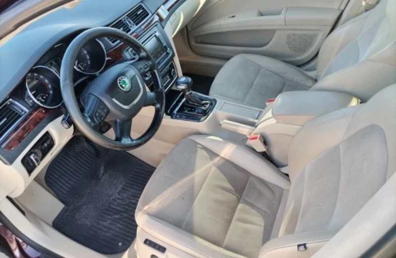 Skoda Superb, снимка 9 - Автомобили и джипове - 48398635