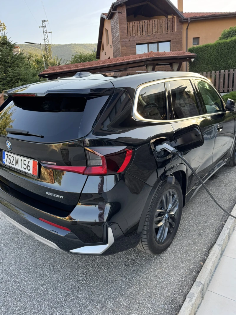 BMW iX1, снимка 2 - Автомобили и джипове - 52580064