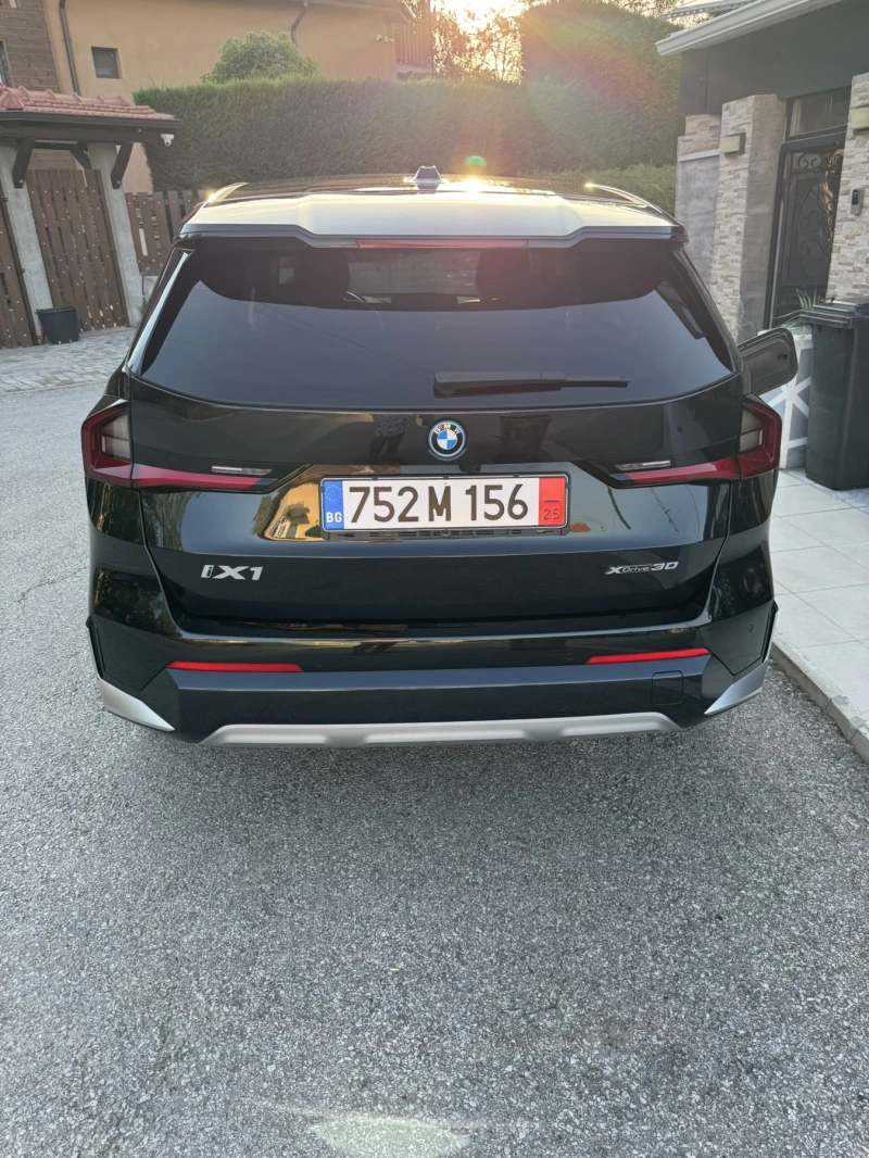 BMW iX1, снимка 3 - Автомобили и джипове - 52580064