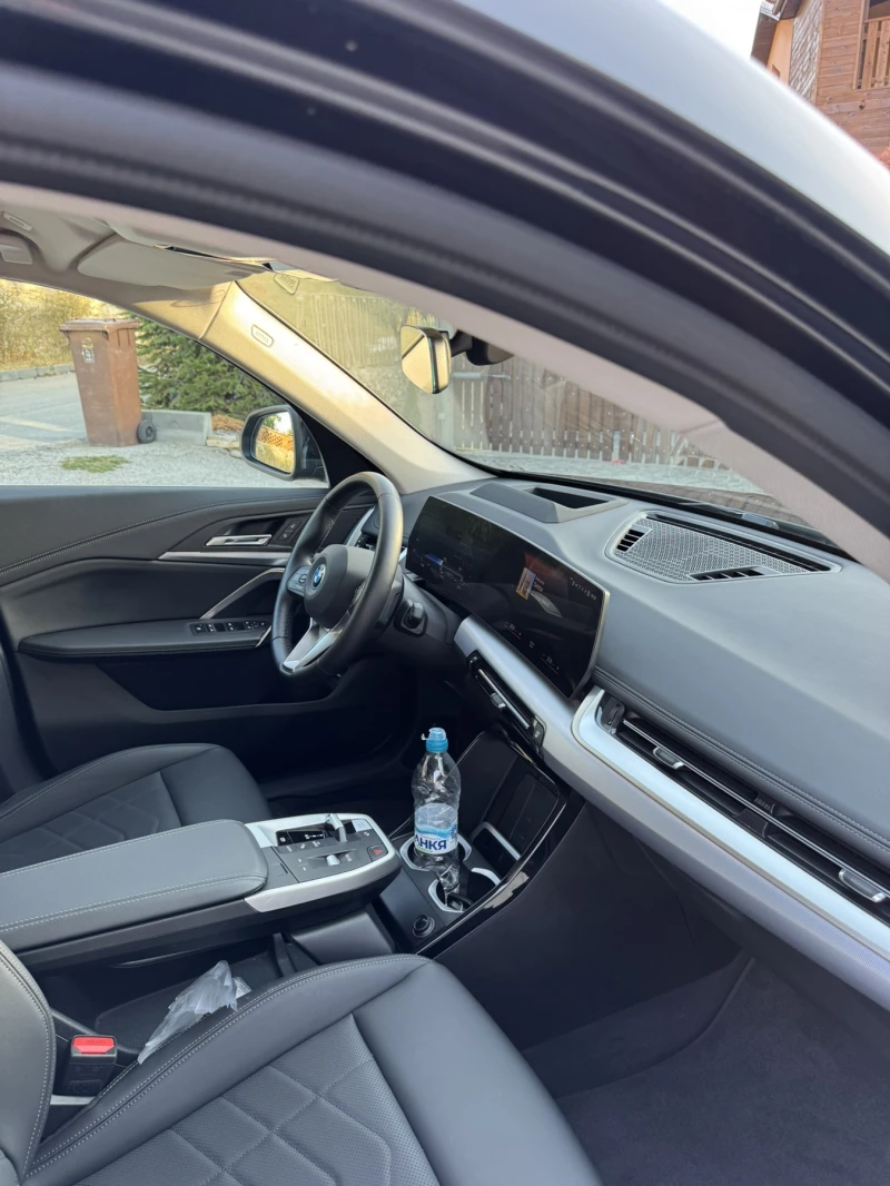 BMW iX1, снимка 7 - Автомобили и джипове - 52580064