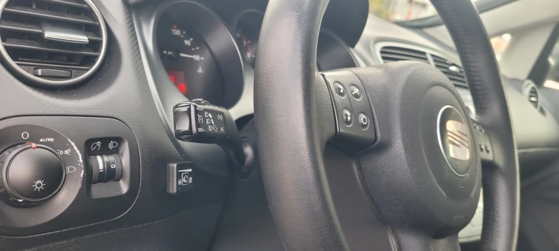 Seat Altea XL 1.6 GAS 102k.c., снимка 9 - Автомобили и джипове - 52135360