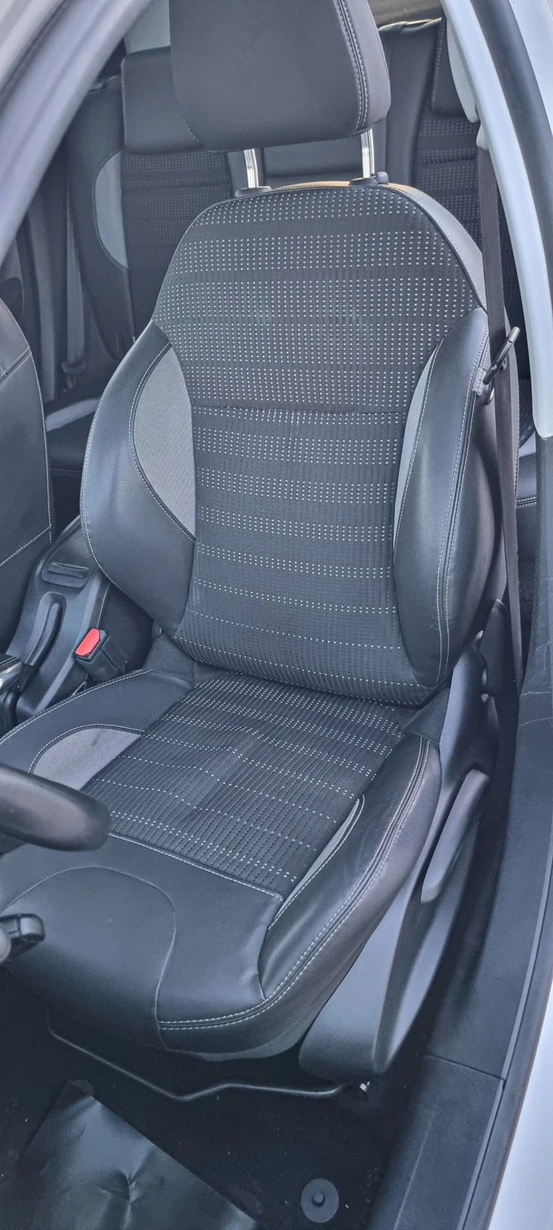 Peugeot 2008 1.6 e-HDI Crossway, снимка 11 - Автомобили и джипове - 52424936