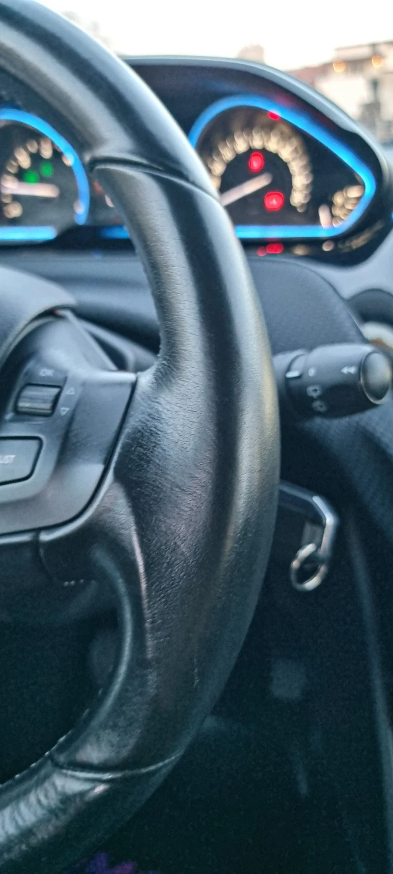 Peugeot 2008 1.6 e-HDI Crossway, снимка 10 - Автомобили и джипове - 52424936