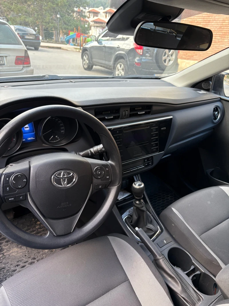 Toyota Auris, снимка 5 - Автомобили и джипове - 52448633
