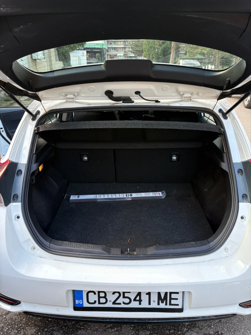 Toyota Auris, снимка 8 - Автомобили и джипове - 52448633