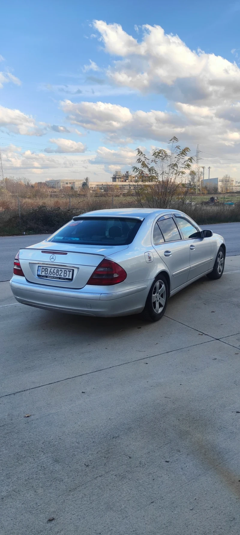 Mercedes-Benz E 220, снимка 5 - Автомобили и джипове - 52506038