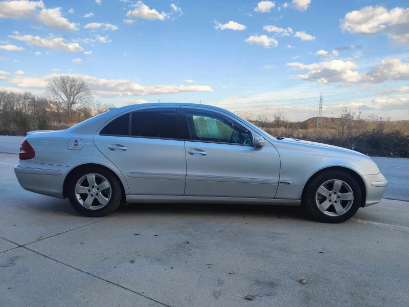 Mercedes-Benz E 220, снимка 6 - Автомобили и джипове - 52506038