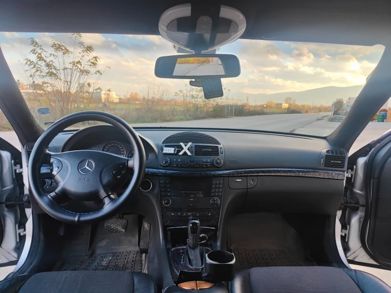 Mercedes-Benz E 220, снимка 9 - Автомобили и джипове - 52506038
