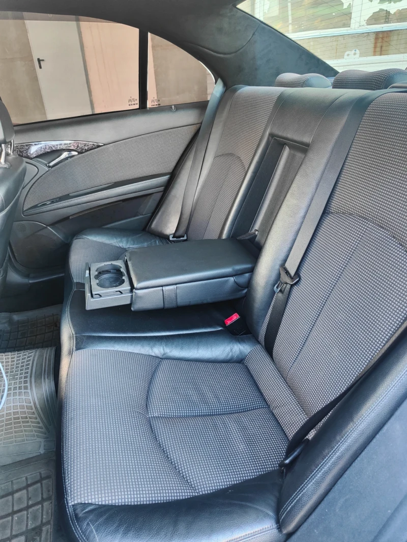Mercedes-Benz E 220, снимка 8 - Автомобили и джипове - 52506038