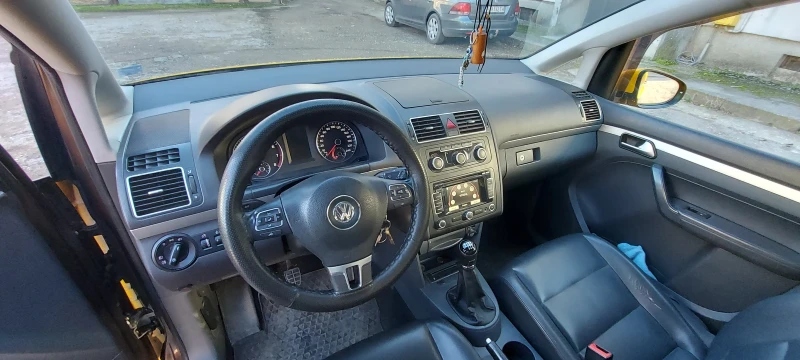 VW Touran 1.4Tsi Заводски метан, снимка 3 - Автомобили и джипове - 52965419