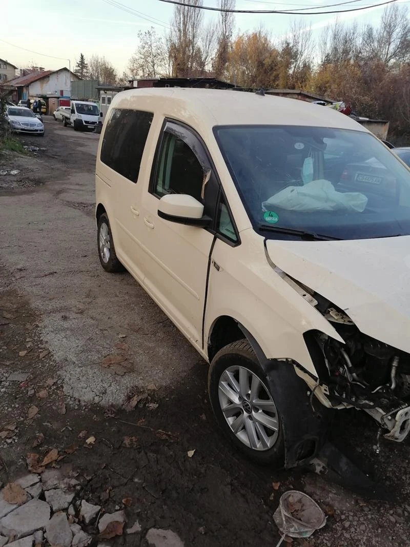 VW Caddy 2.0TDI, снимка 2 - Автомобили и джипове - 34318604