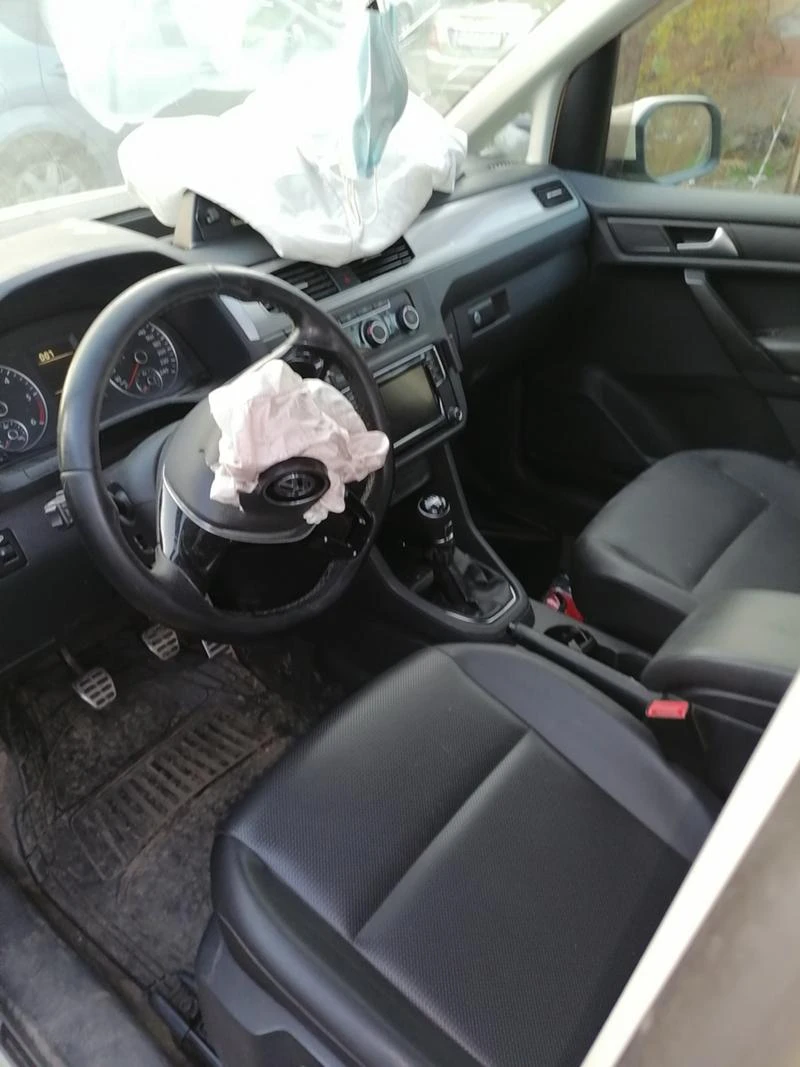 VW Caddy 2.0TDI, снимка 13 - Автомобили и джипове - 34318604