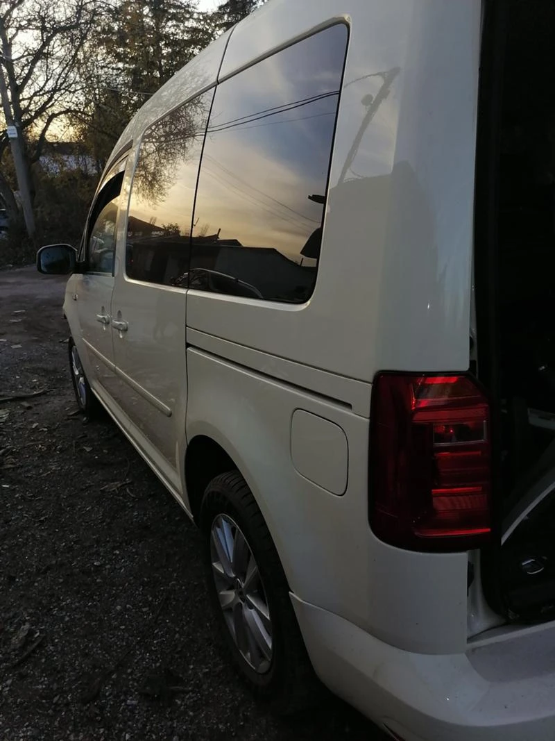 VW Caddy 2.0TDI, снимка 16 - Автомобили и джипове - 34318604