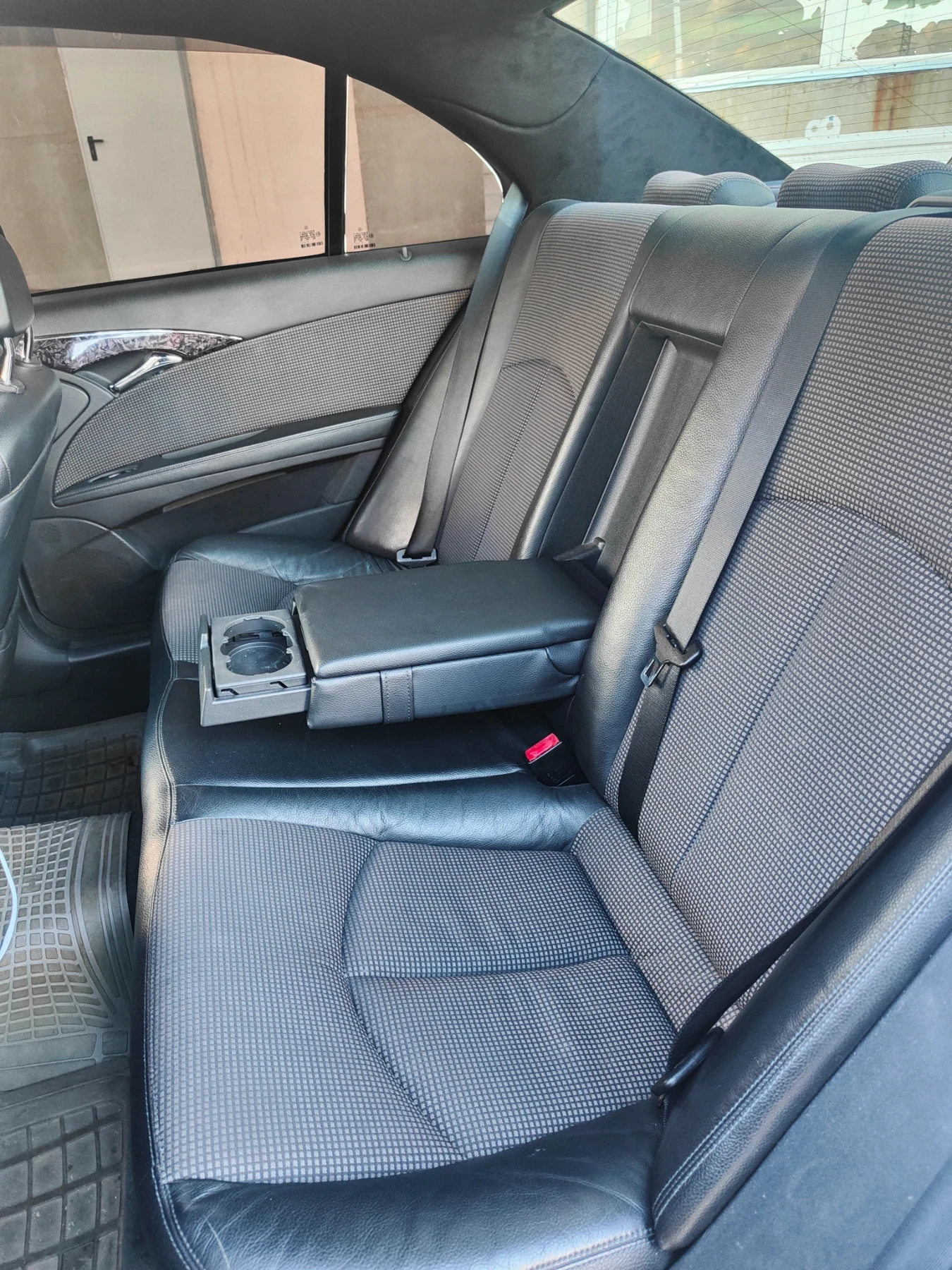 Mercedes-Benz E 220  - изображение 8