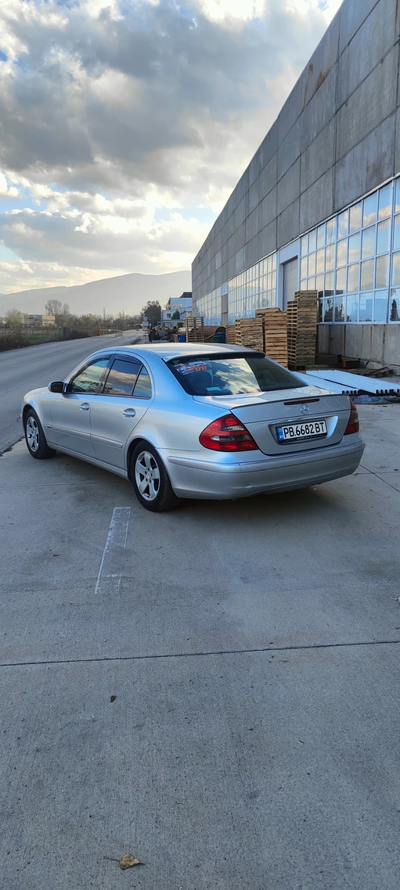 Mercedes-Benz E 220  - изображение 3