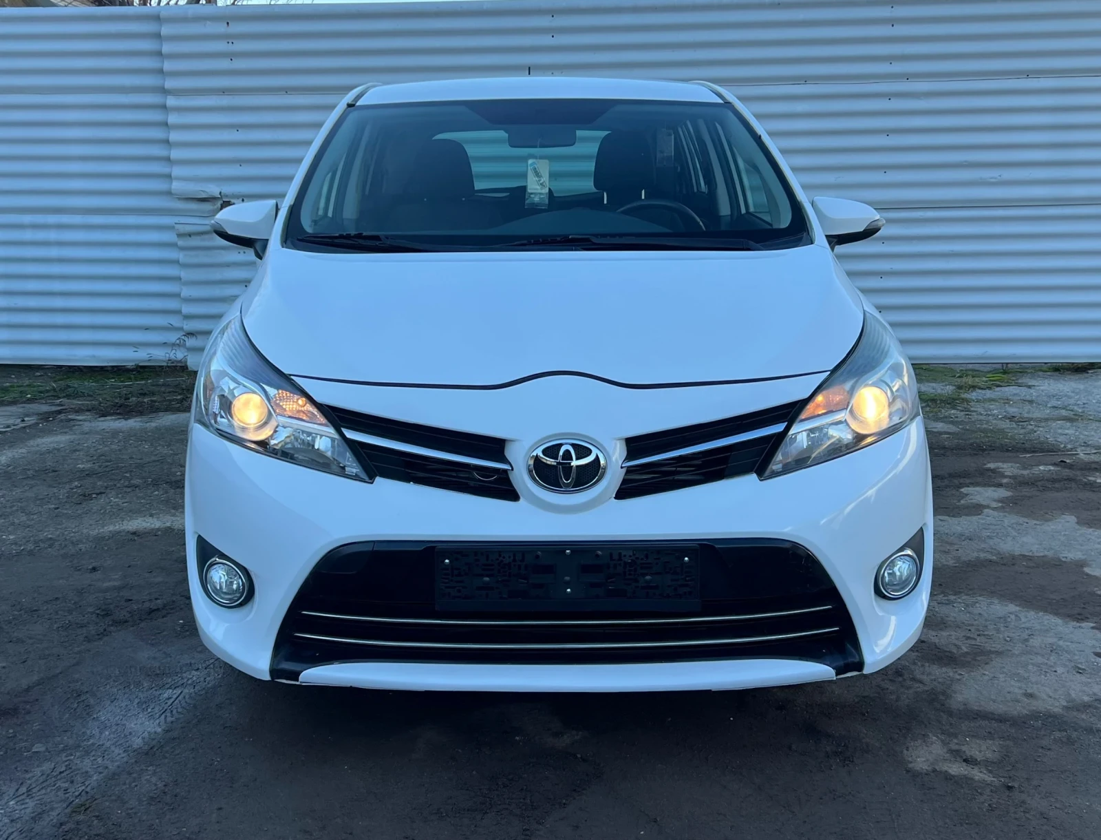Toyota Verso 2.0 D-4D 126кс - изображение 2