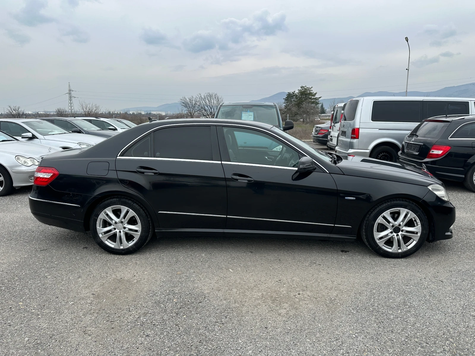 Mercedes-Benz E 220 AVANTGARDE* 2.2CDI* 170к.с* КОЖА* НАВИГАЦИЯ, снимка 4 - Автомобили и джипове - 53726336