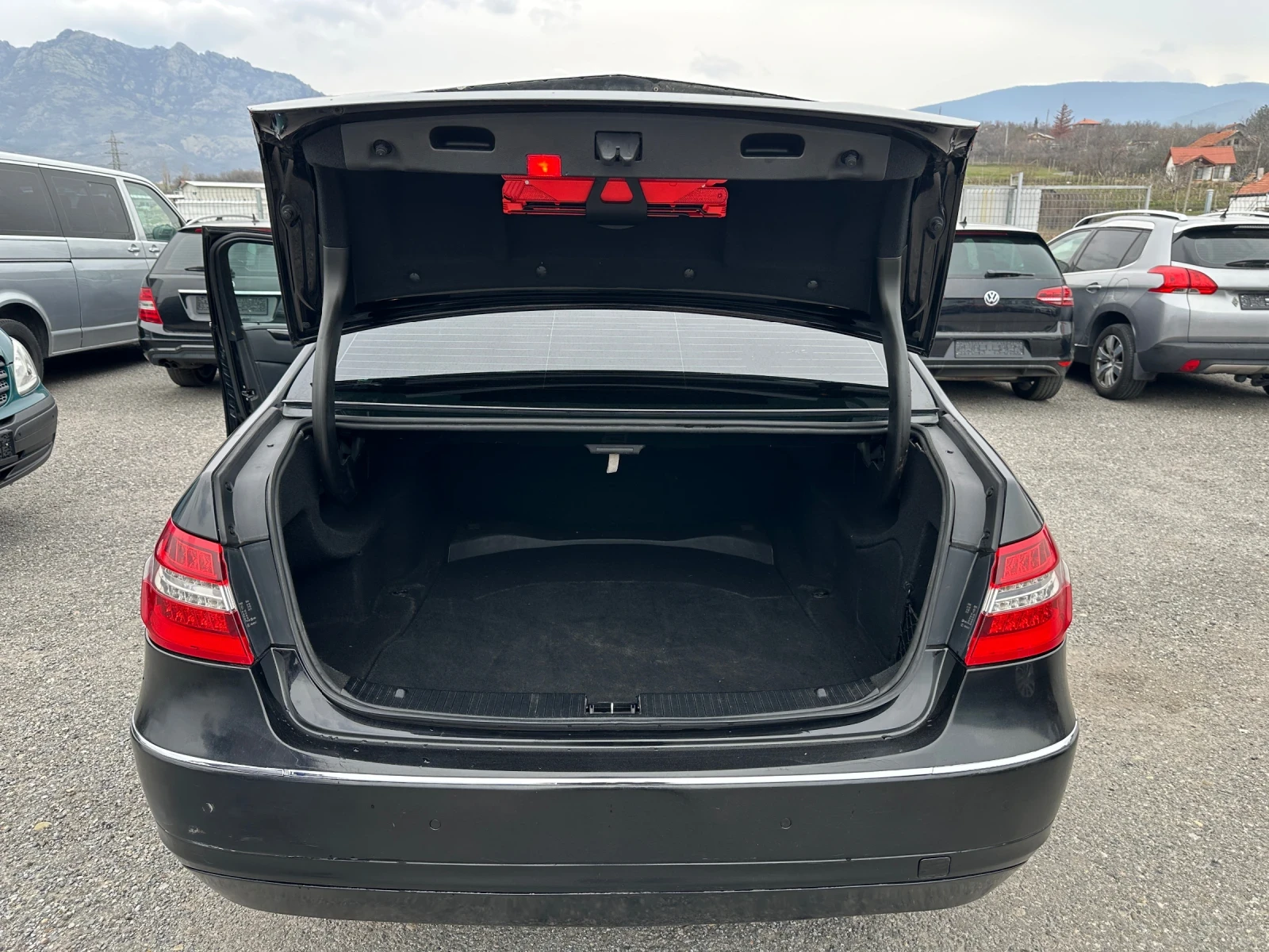 Mercedes-Benz E 220 AVANTGARDE* 2.2CDI* 170к.с* КОЖА* НАВИГАЦИЯ, снимка 15 - Автомобили и джипове - 53726336