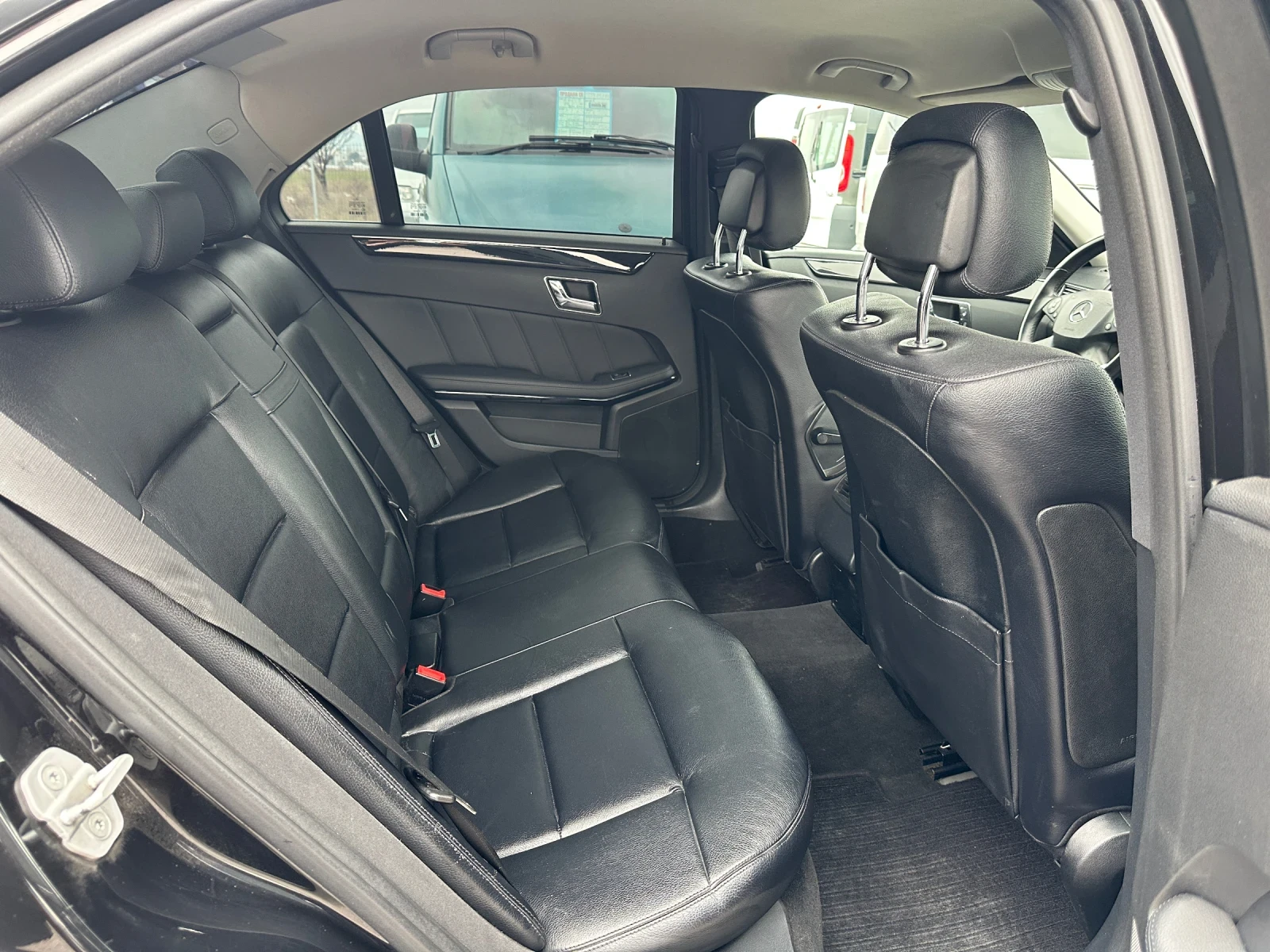 Mercedes-Benz E 220 AVANTGARDE* 2.2CDI* 170к.с* КОЖА* НАВИГАЦИЯ, снимка 10 - Автомобили и джипове - 53726336